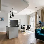 Stylish 2-Bed Home In Camden Special Price Due To Maintenance Road Works Nearby