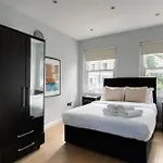 Stylish 2-Bed Home In Camden Special Price Due To Maintenance Road Works Nearby