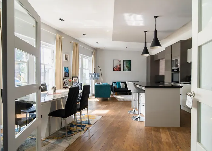 Stylish 2-Bed Home In Camden Special Price Due To Maintenance Road Works Nearby
