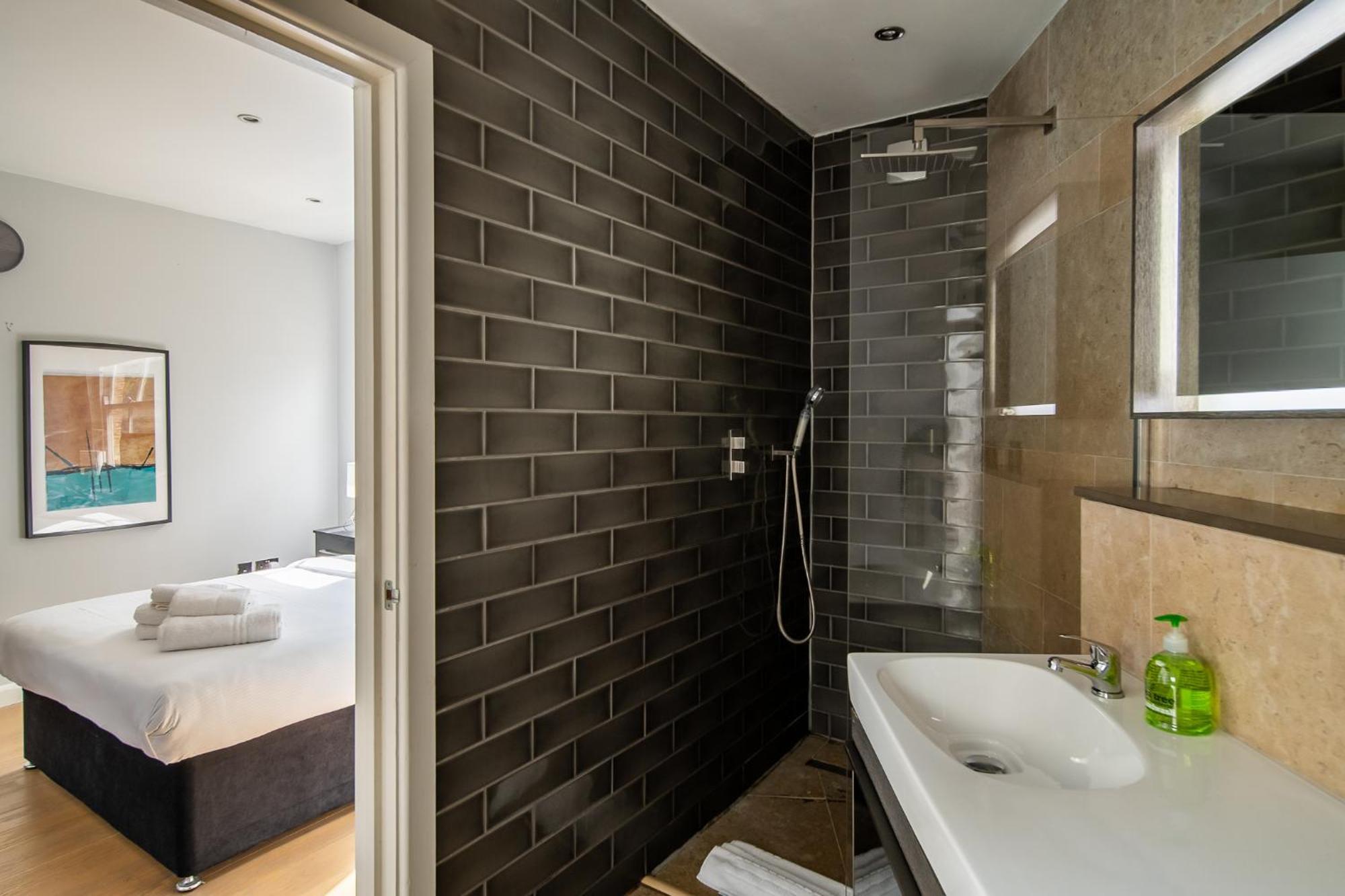 Stylish 2-bed In Camden Special Price Due To Maintenance Road Works Nearby *