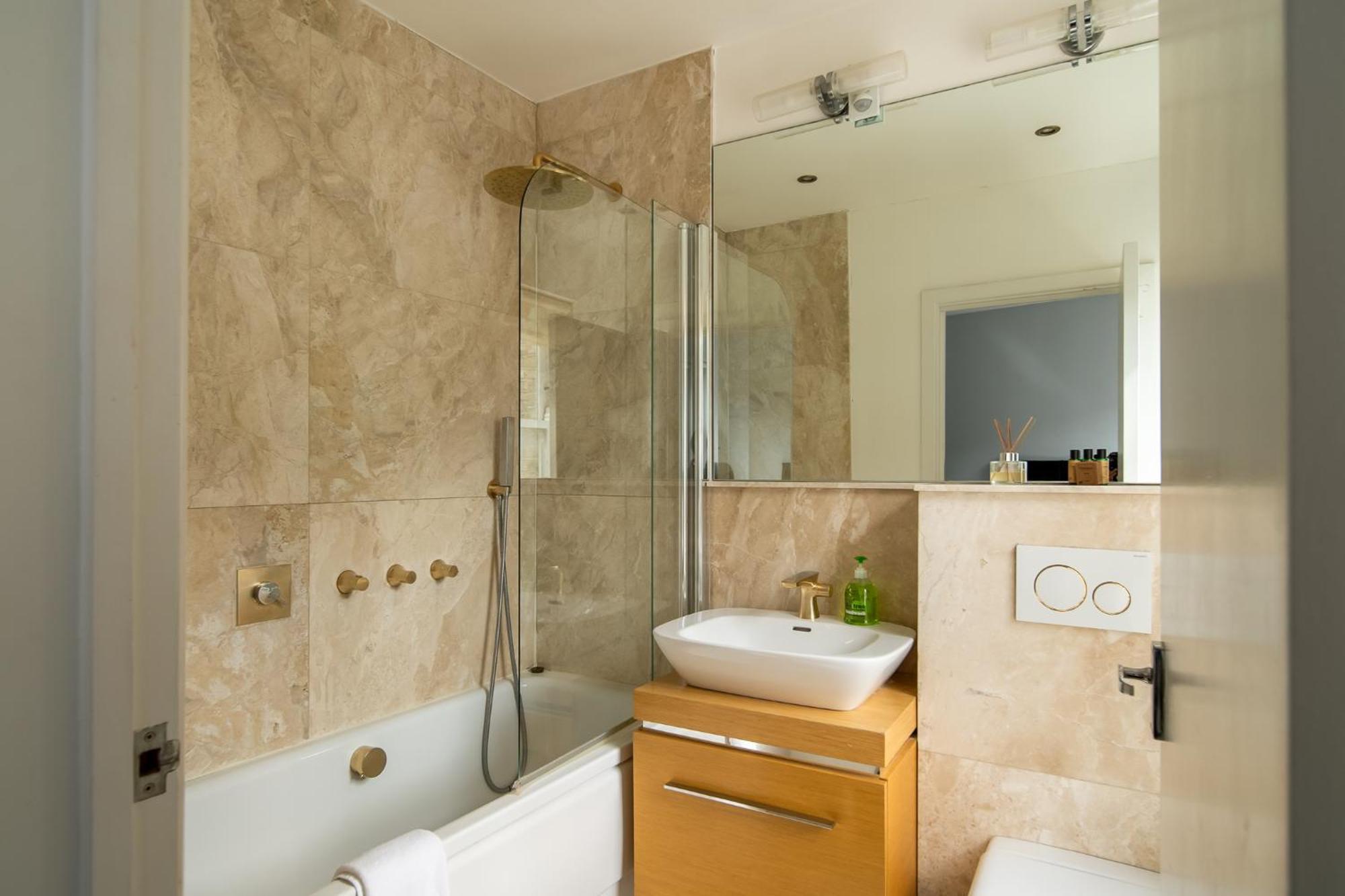 Stylish 2-bed In Camden Special Price Due To Maintenance Road Works Nearby * Londres