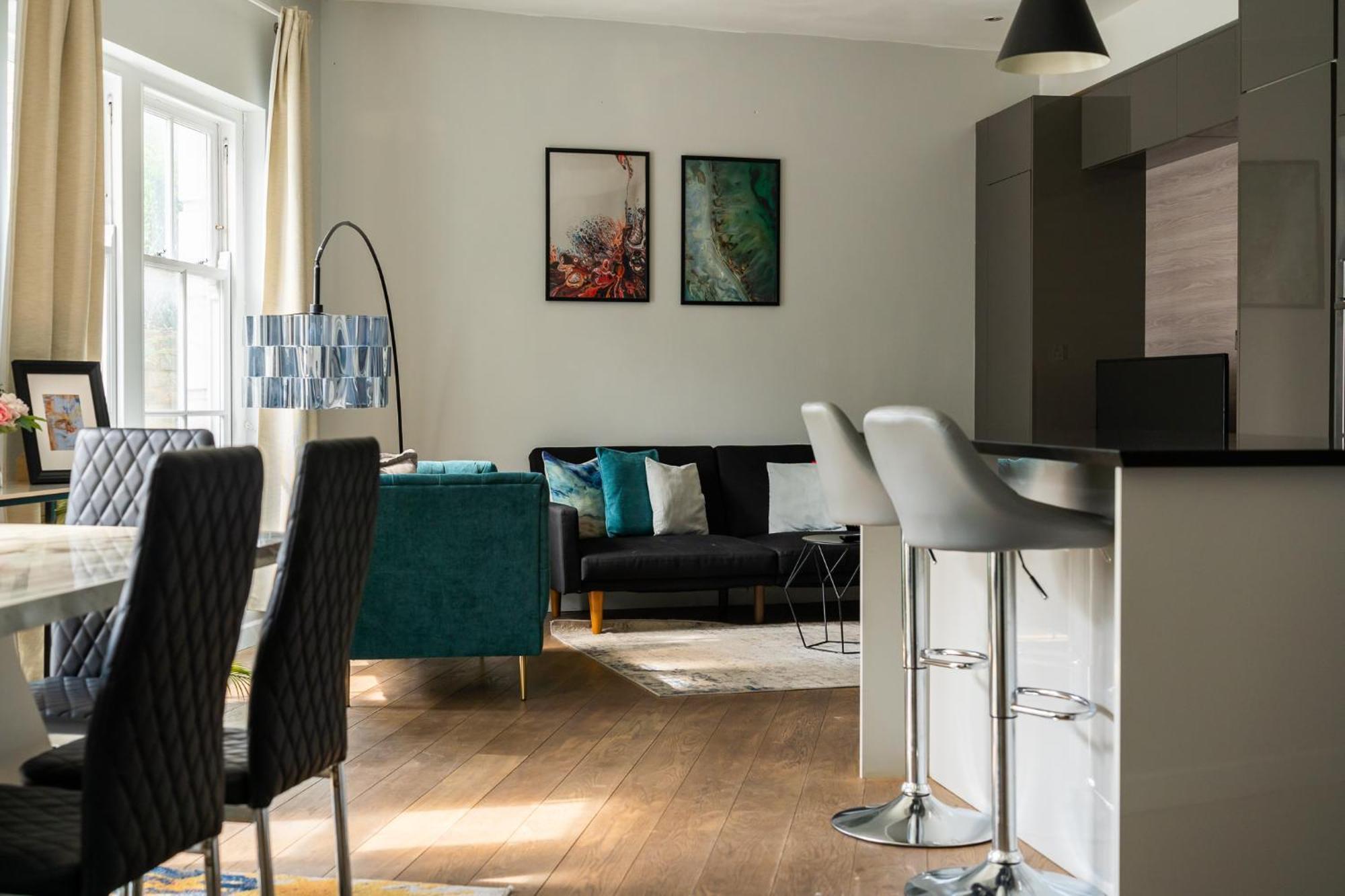 Stylish 2-bed In Camden Special Price Due To Maintenance Road Works Nearby *